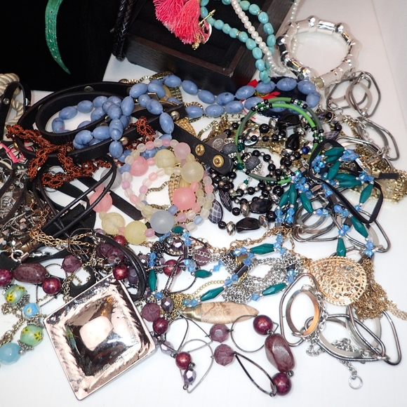 Bulk Jewelry lot C1 - Picture 6 of 9